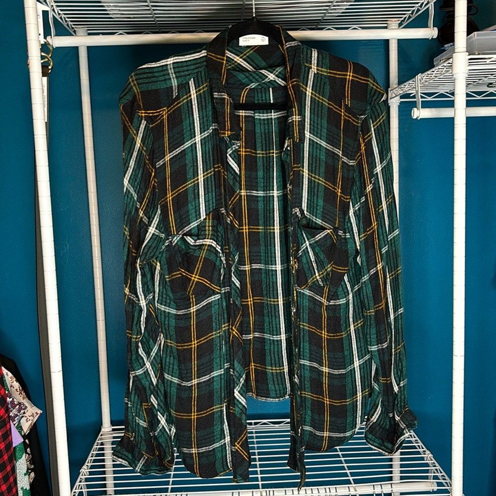 Women’s relaxed fit plaid shirt